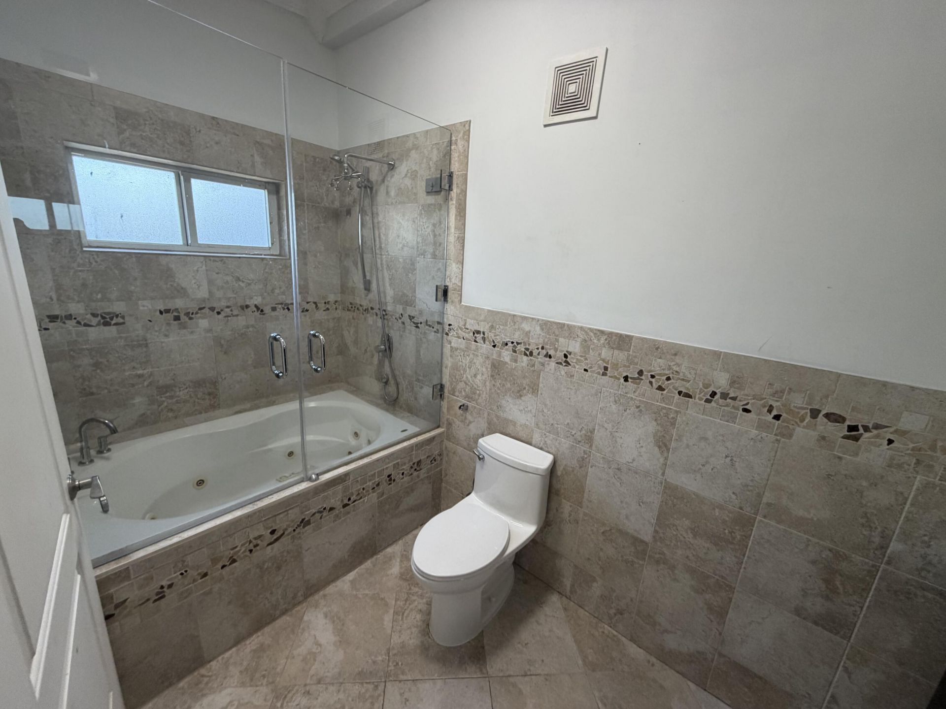 19960 Highland Lakes Boulevard, Miami, FL 33179 Photo