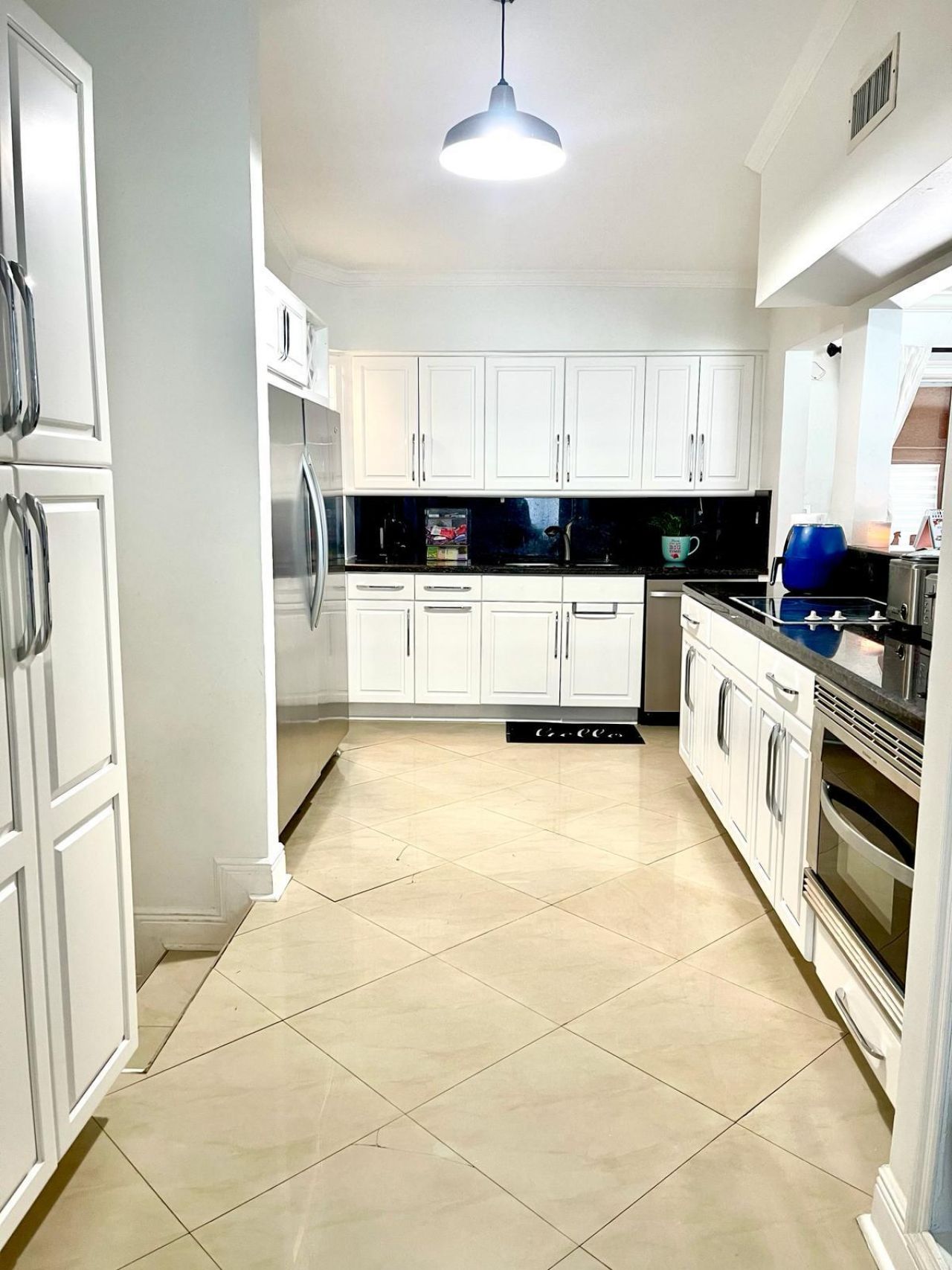 19960 Highland Lakes Boulevard, Miami, FL 33179 Photo
