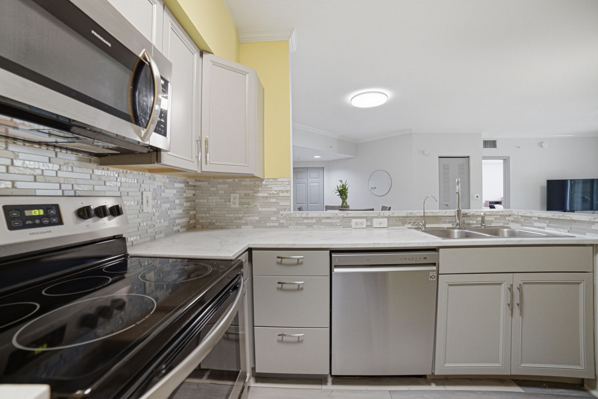 17100 N Bay Road, Unit 1214, Sunny Isles Beach, FL 33160 Photo