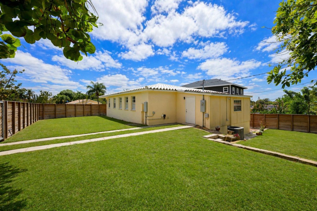 901 39th Street, West Palm Beach, FL 33407 Photo