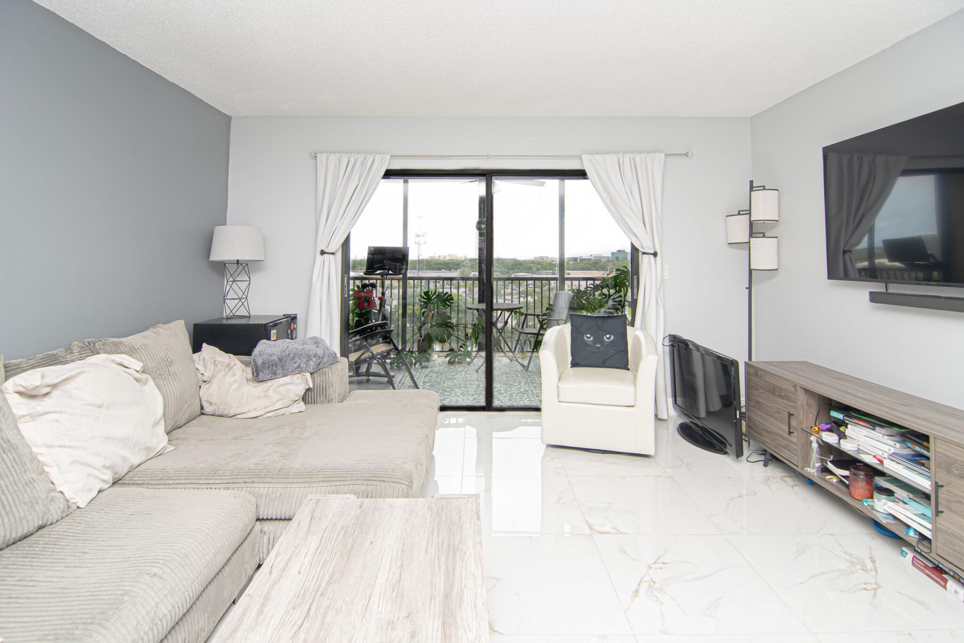 2202 S Cypress Bend Drive, Unit 706, Pompano Beach, FL 33069 Photo