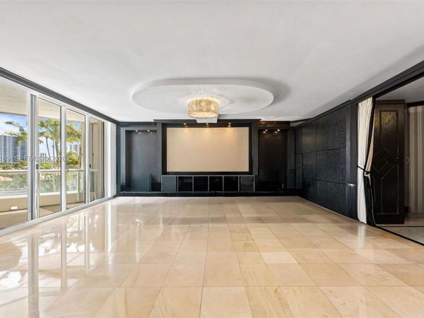 21050 Point Pl , Unit 403, Aventura, FL 33180