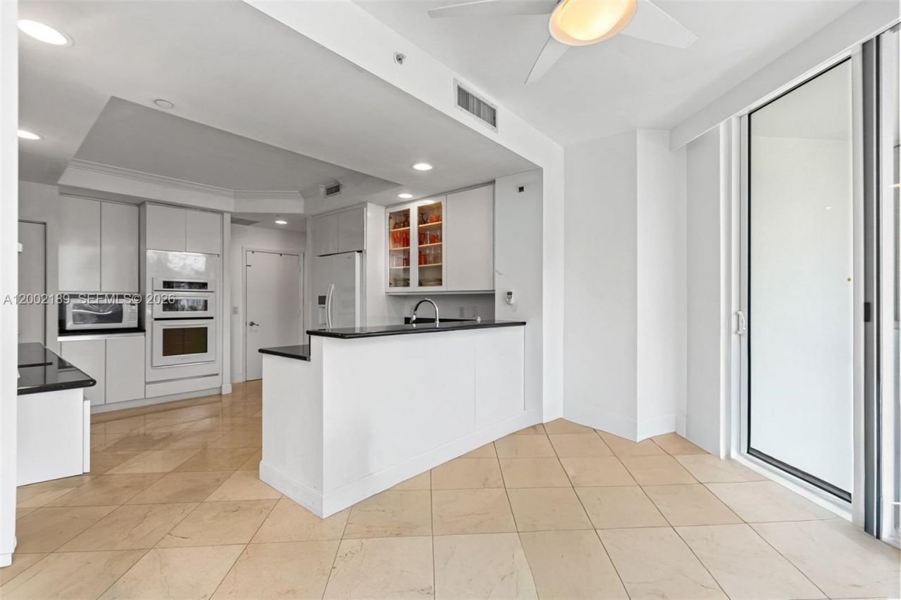 21050 Point Pl , Unit 403, Aventura, FL 33180 Photo