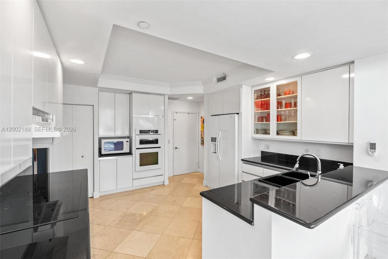 21050 Point Pl , Unit 403, Aventura, FL 33180 Photo