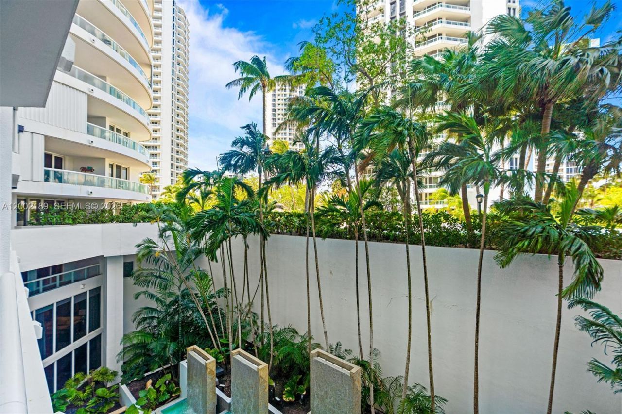 21050 Point Pl , Unit 403, Aventura, FL 33180 Photo