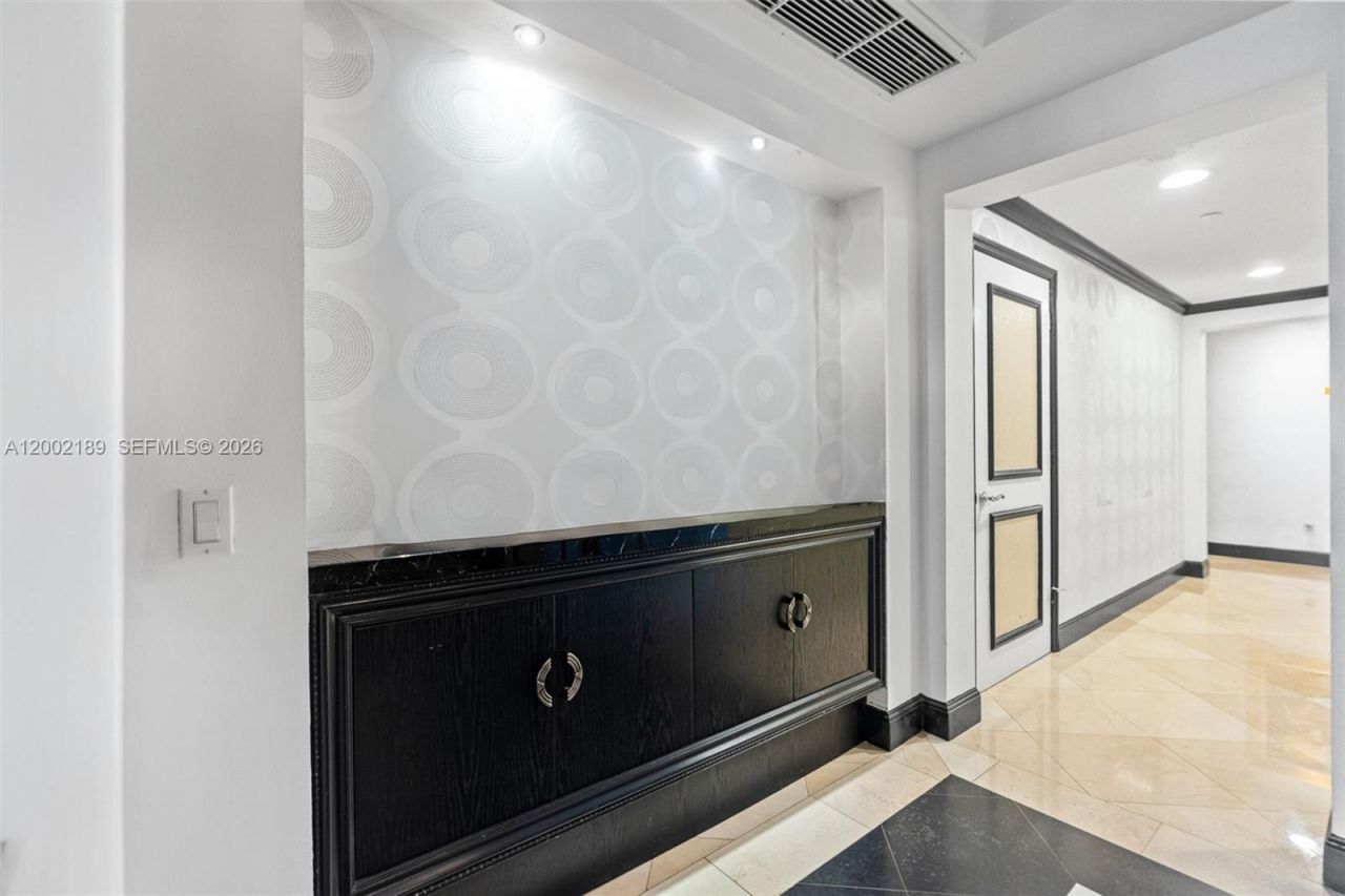 21050 Point Pl , Unit 403, Aventura, FL 33180 Photo