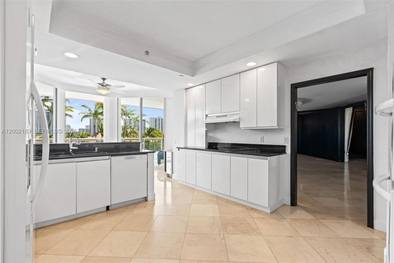 21050 Point Pl , Unit 403, Aventura, FL 33180 Photo