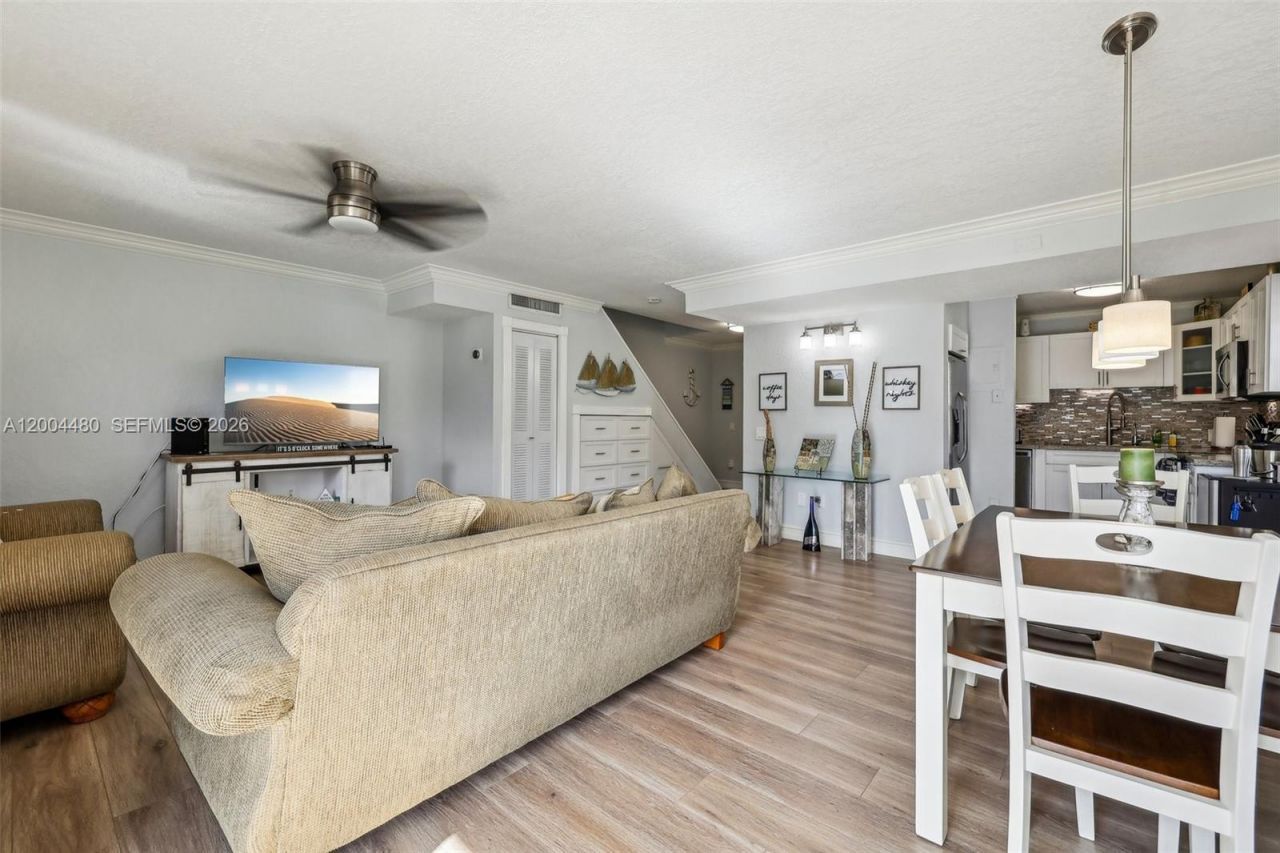 3862 NE 171st St, Unit E, North Miami Beach, FL 33160 Photo