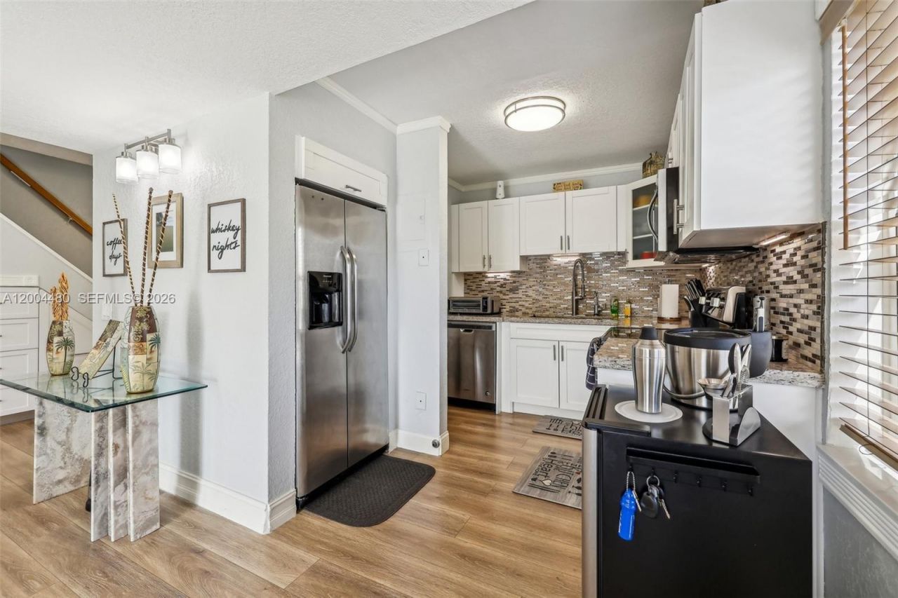 3862 NE 171st St, Unit E, North Miami Beach, FL 33160 Photo