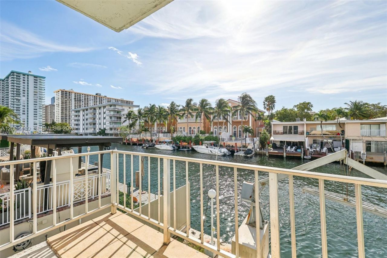 3862 NE 171st St, Unit E, North Miami Beach, FL 33160 Photo
