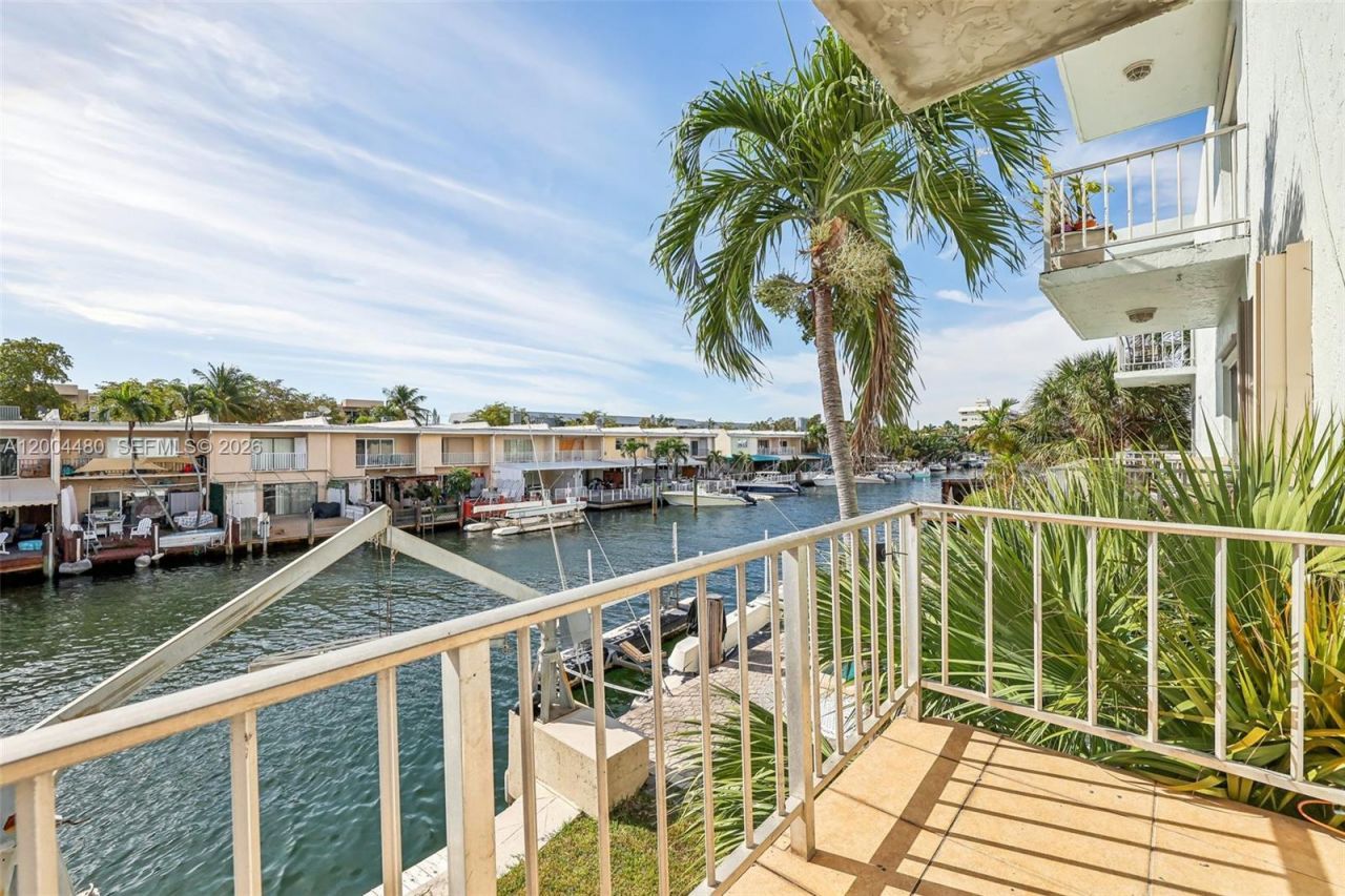 3862 NE 171st St, Unit E, North Miami Beach, FL 33160 Photo