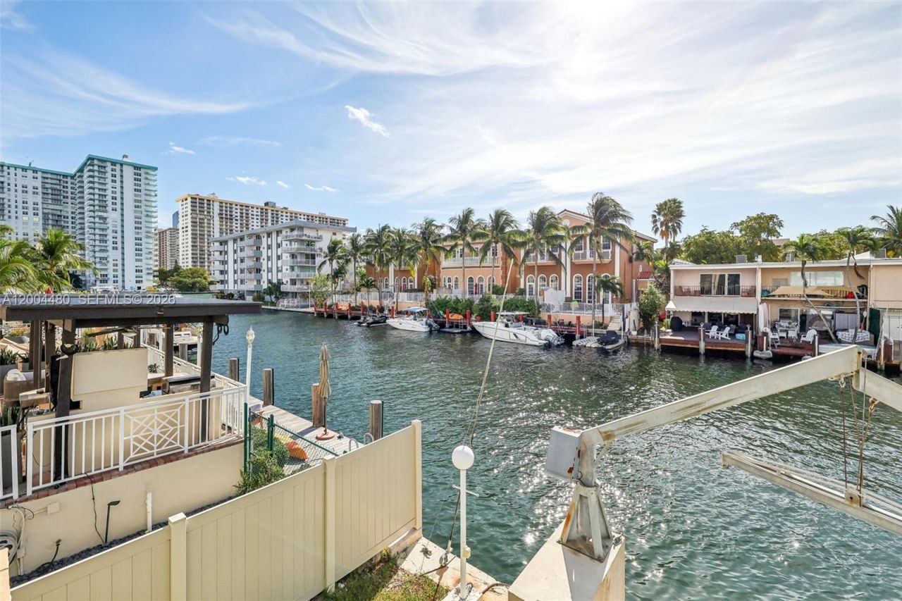 3862 NE 171st St, Unit E, North Miami Beach, FL 33160 Photo