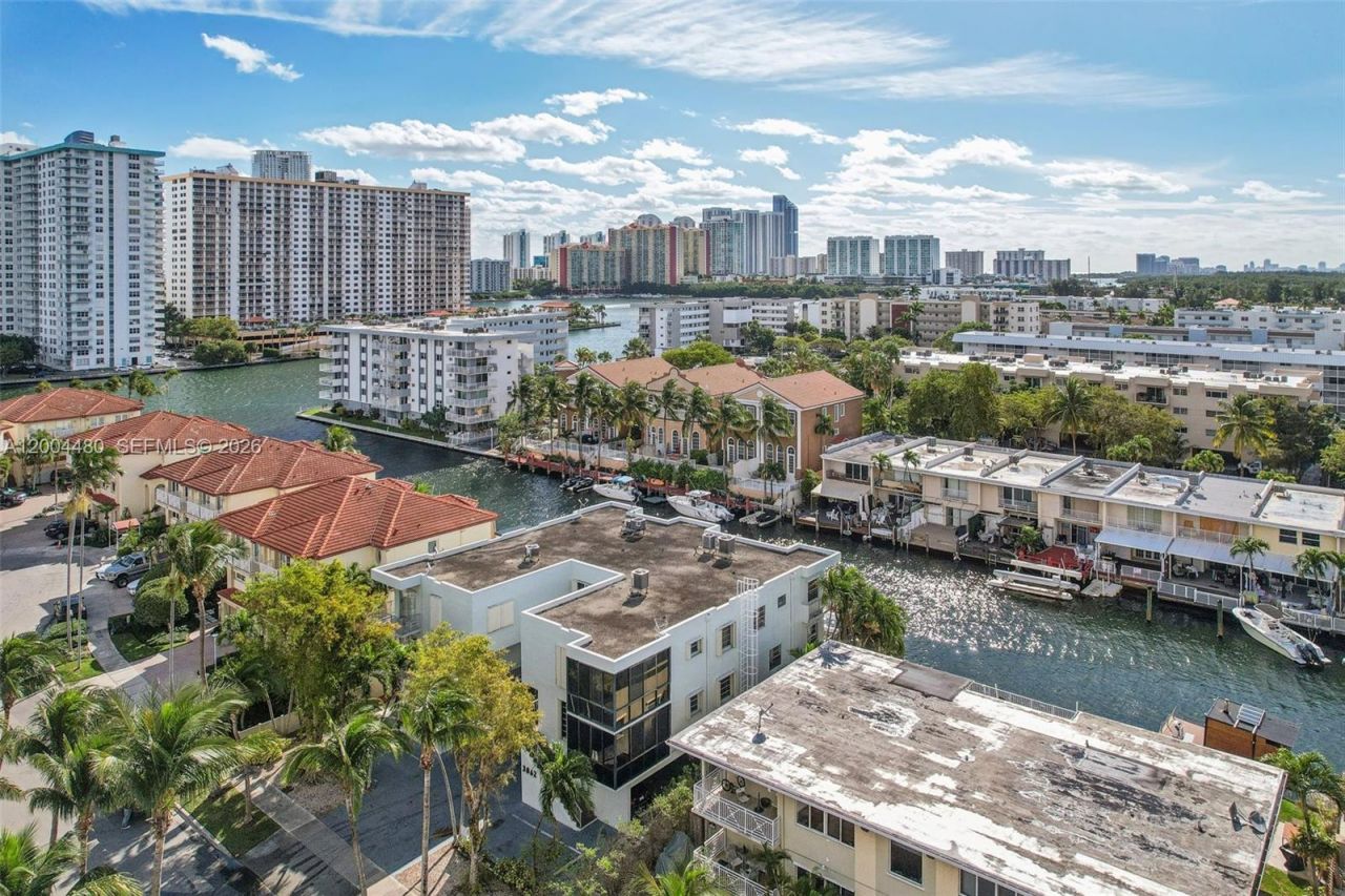 3862 NE 171st St, Unit E, North Miami Beach, FL 33160 Photo