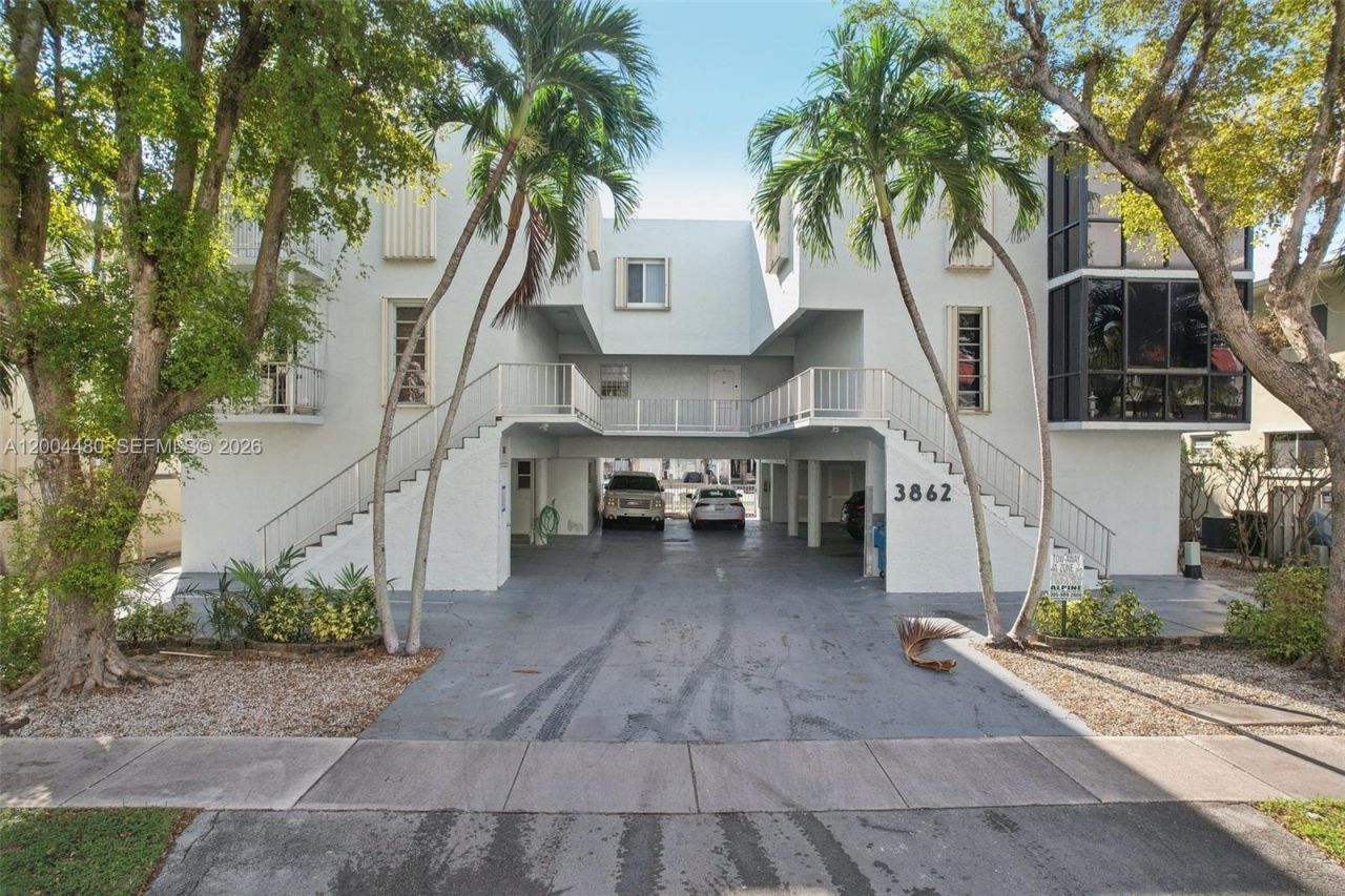 3862 NE 171st St, Unit E, North Miami Beach, FL 33160 Photo