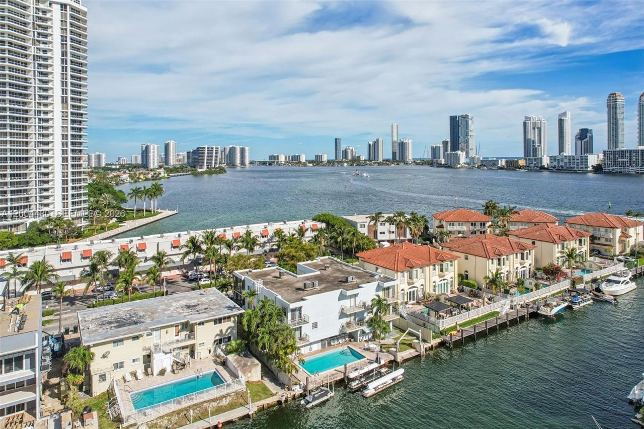 3862 NE 171st St, Unit E, North Miami Beach, FL 33160 Photo