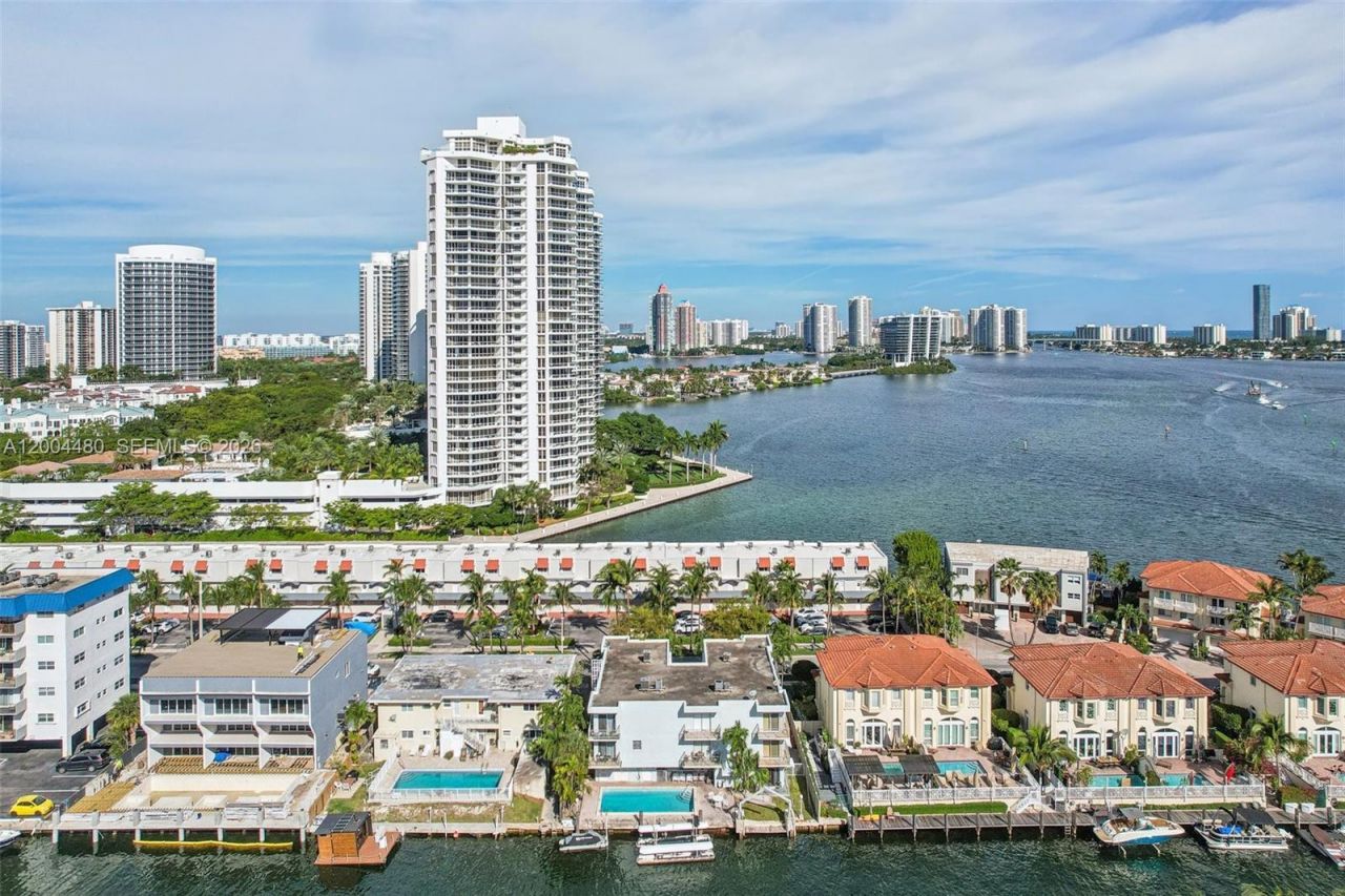3862 NE 171st St, Unit E, North Miami Beach, FL 33160 Photo
