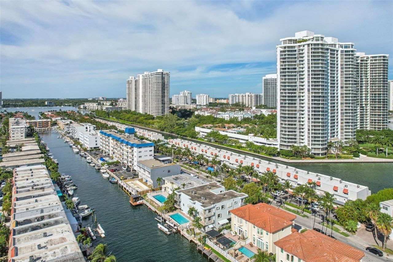 3862 NE 171st St, Unit E, North Miami Beach, FL 33160 Photo