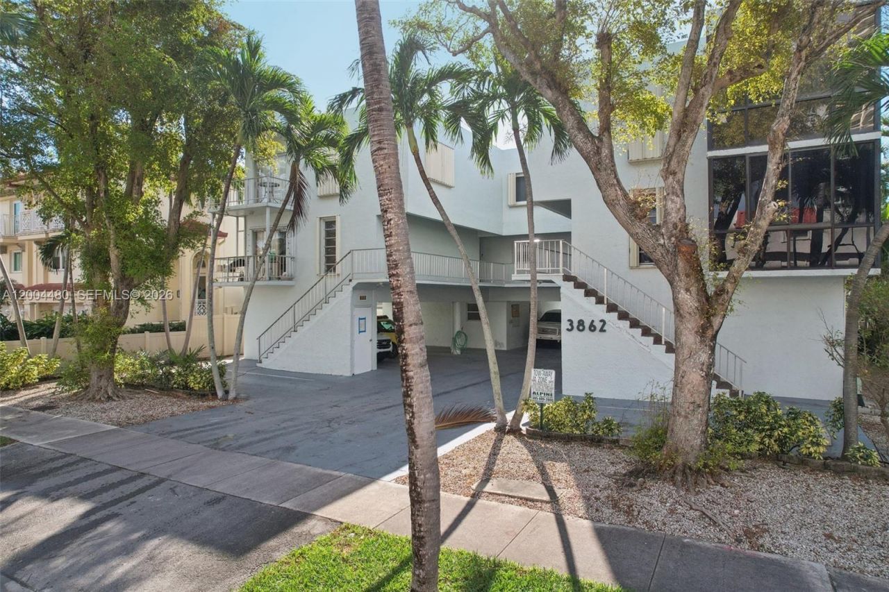 3862 NE 171st St, Unit E, North Miami Beach, FL 33160 Photo