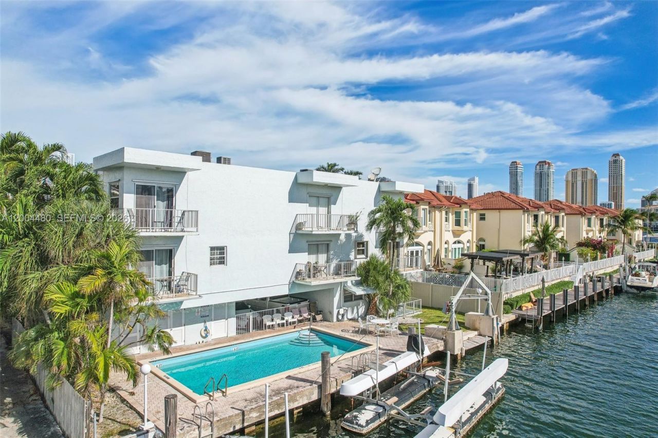 3862 NE 171st St, Unit E, North Miami Beach, FL 33160 Photo
