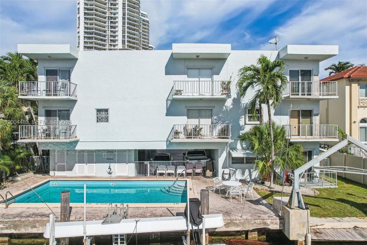 3862 NE 171st St, Unit E, North Miami Beach, FL 33160 Photo