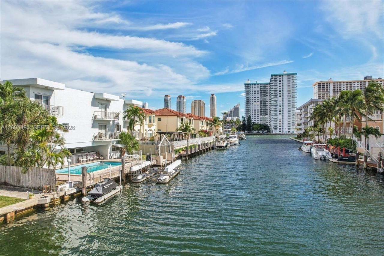 3862 NE 171st St, Unit E, North Miami Beach, FL 33160 Photo