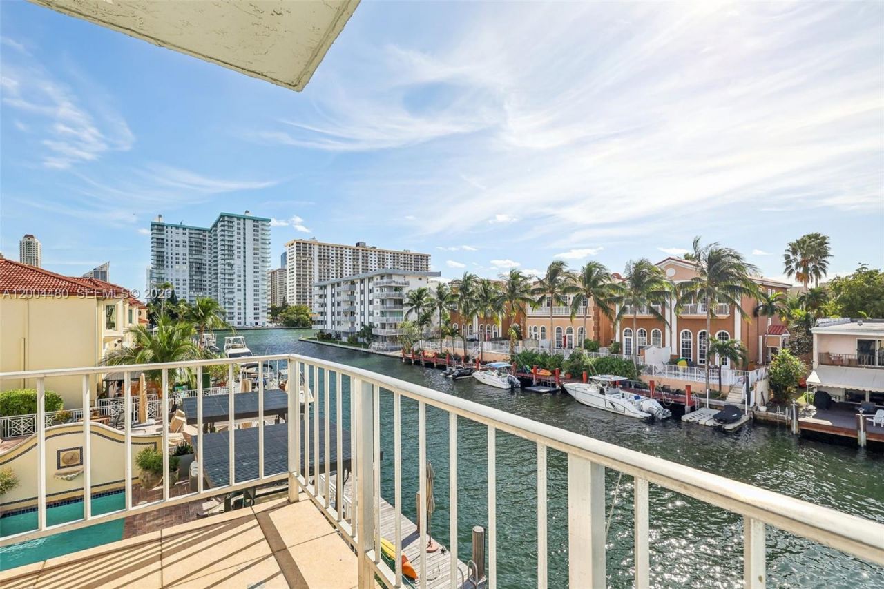 3862 NE 171st St, Unit E, North Miami Beach, FL 33160 Photo