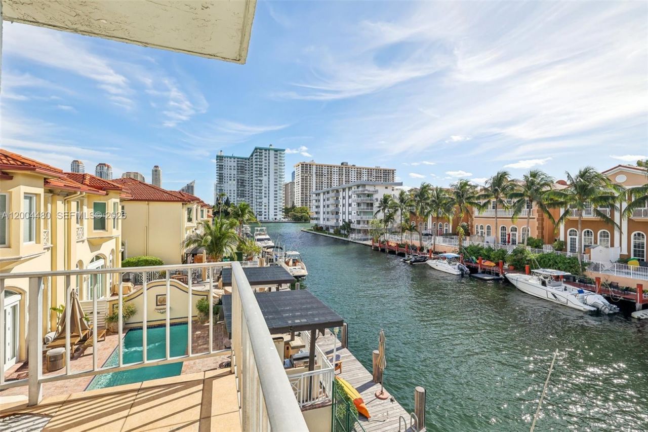 3862 NE 171st St, Unit E, North Miami Beach, FL 33160 Photo