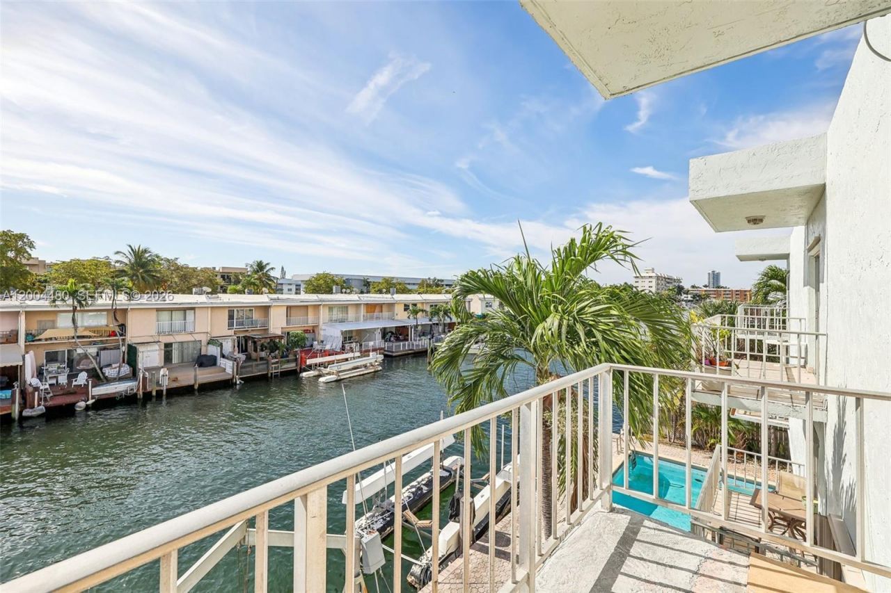 3862 NE 171st St, Unit E, North Miami Beach, FL 33160 Photo
