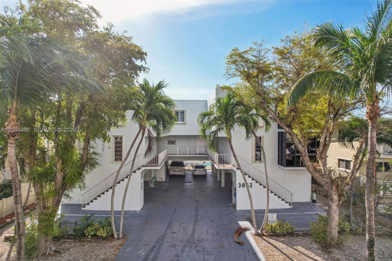 3862 NE 171st St, Unit E, North Miami Beach, FL 33160 Photo