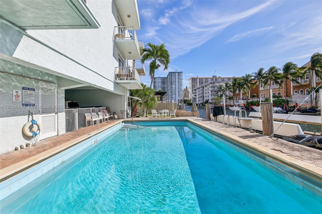 3862 NE 171st St, Unit E, North Miami Beach, FL 33160 Photo