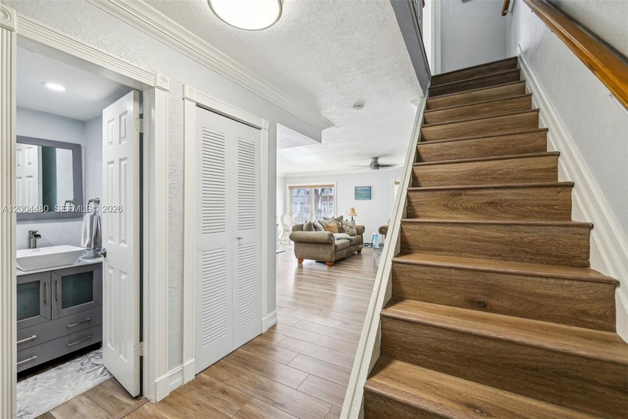 3862 NE 171st St, Unit E, North Miami Beach, FL 33160 Photo