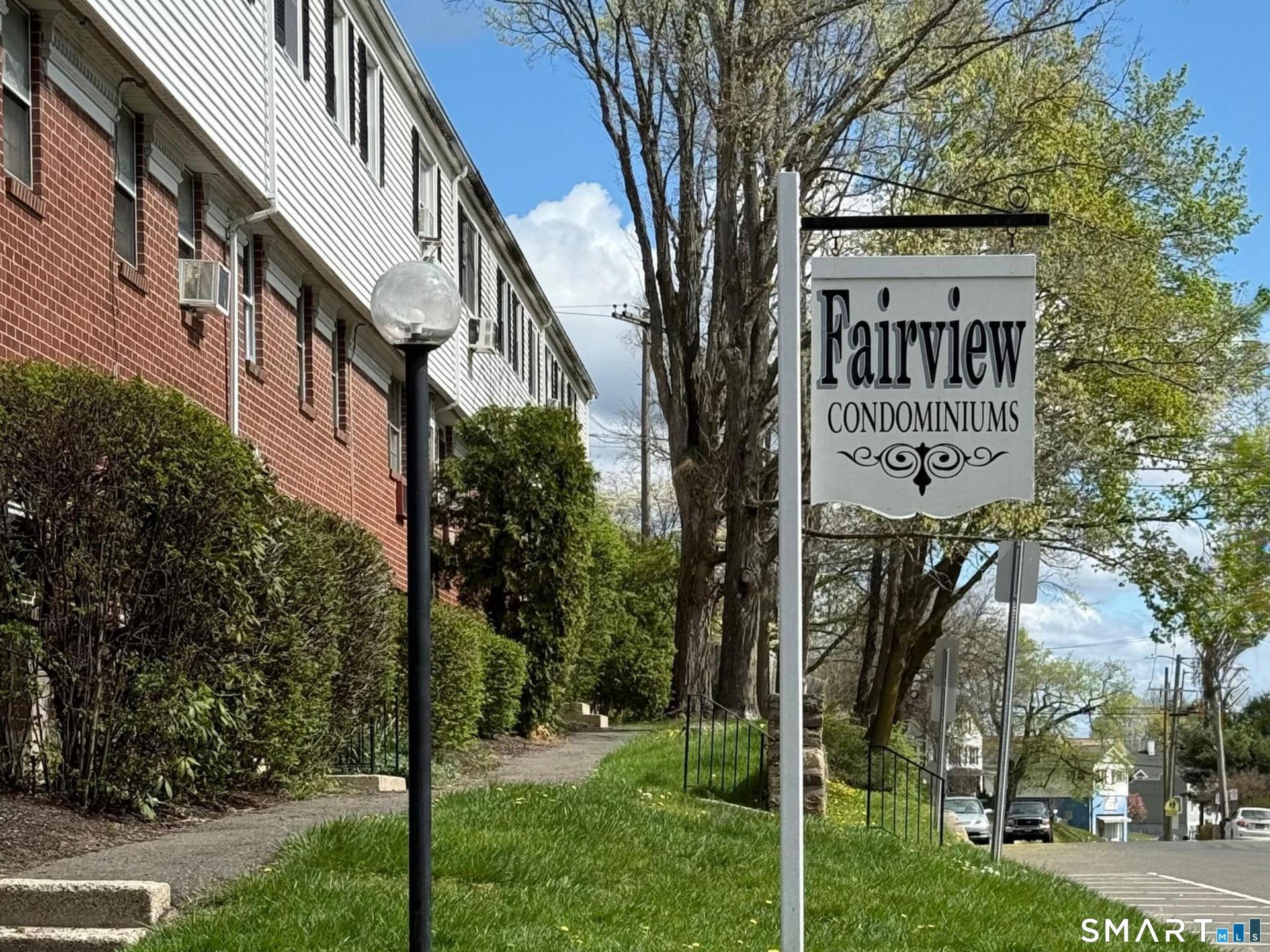 4 Fairview, Unit 2, Danbury, CT 06810 Main Photo