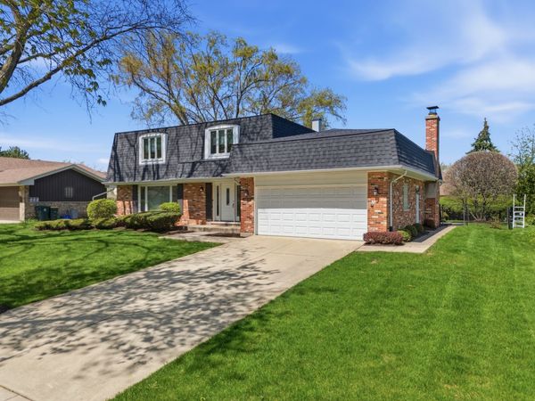 18W276 Holly Avenue , Darien, IL 60561
