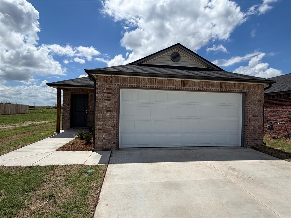 12813 Torretta Way, Yukon, OK 73099 Main Photo