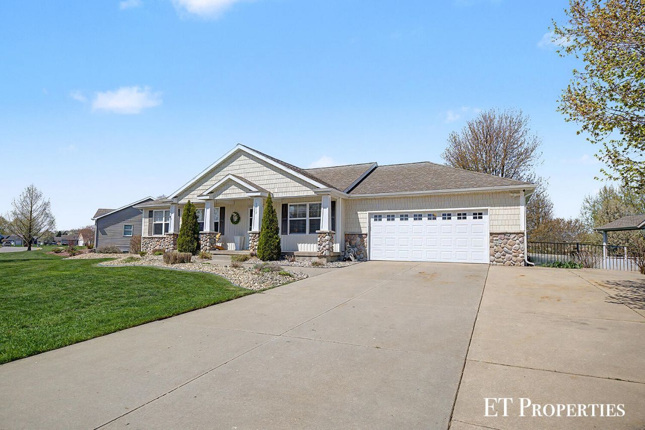 6213 Sheldon Drive, Hudsonville, MI 49426 Main Photo