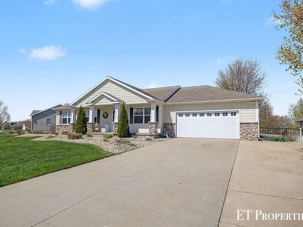 6213 Sheldon Drive, Hudsonville, MI 49426