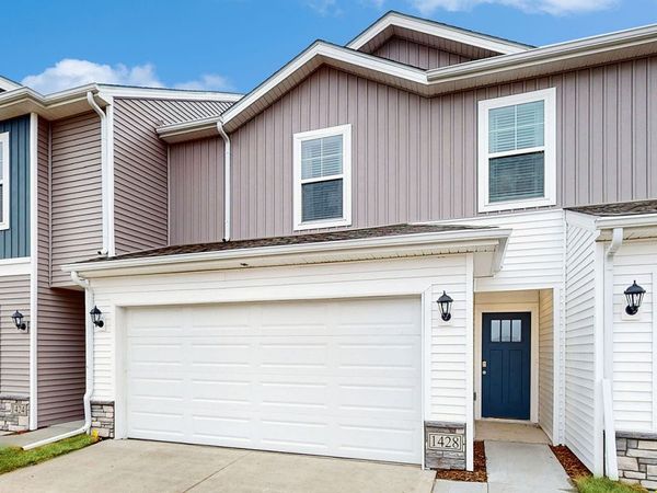 9417 Lovegrass Drive SW, Cedar Rapids, IA 52404