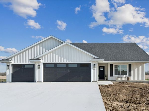 247 Hackberry Dr , Palo, IA 52324