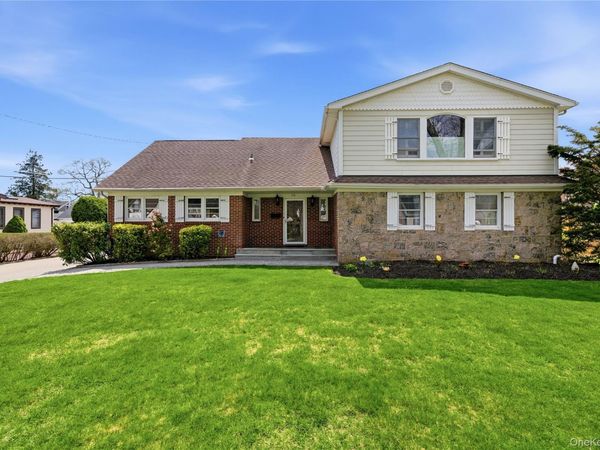 36 Hemlock Lane , Bay Shore, NY 11706