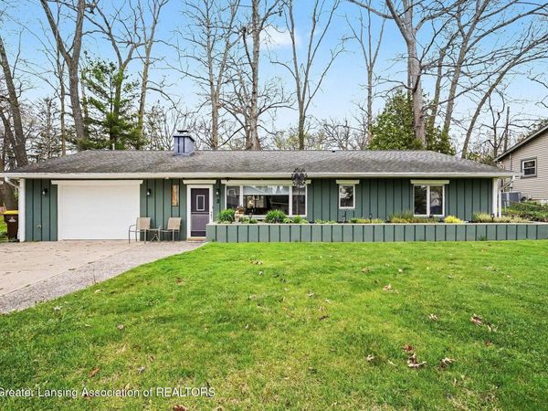 6275 Lake Drive, Haslett, MI 48840