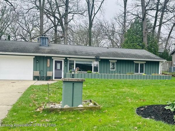 6275 Lake Drive, Haslett, MI 48840