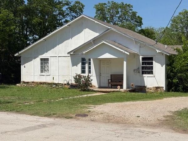902 Thompson, Jacksboro, TX 76458