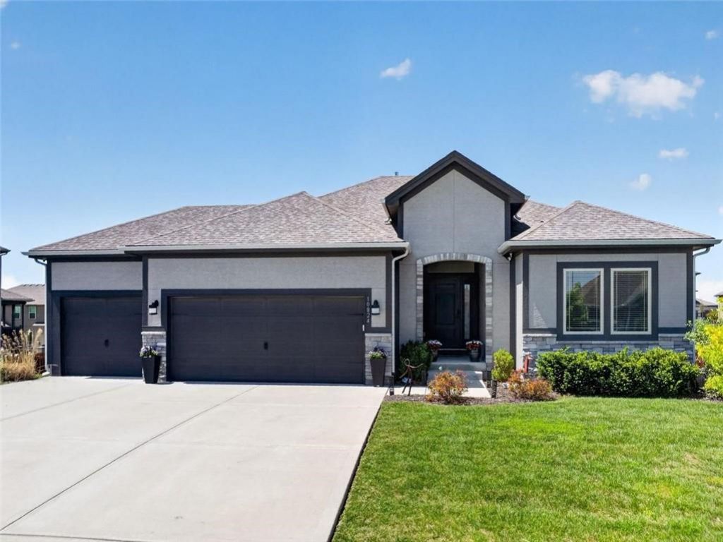 10824 N Crystal Avenue, Kansas City, MO 64156 Main Photo
