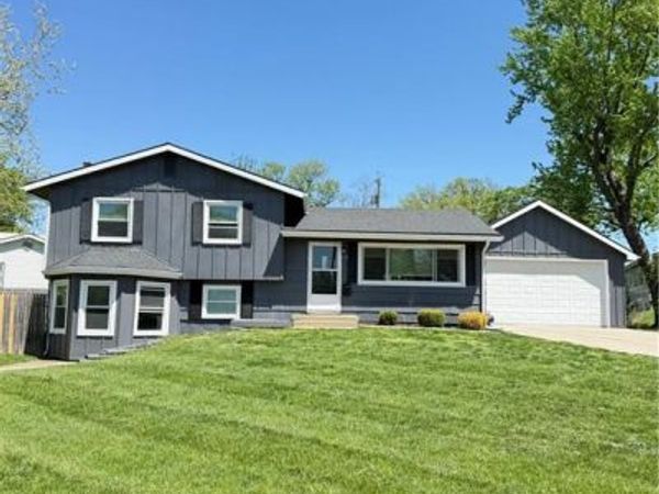 604 NW Carroll Drive, Lee's Summit, MO 64063