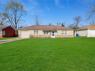 468 Campus Dr , Amherst, NY 14226