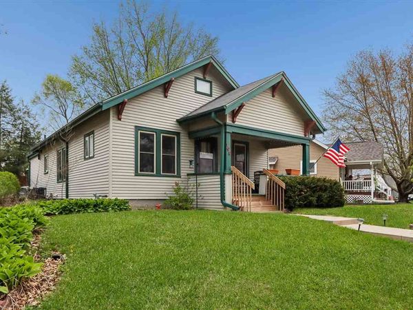 108 Highland Dr, Iowa City, IA 52246