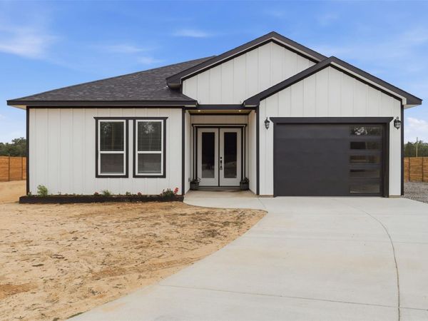 113 Los Robles RD , Elgin, TX 78621