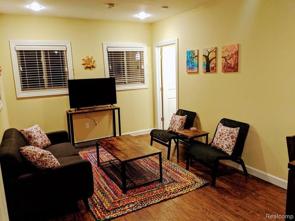 89 E EDSEL FORD FWY , Detroit, MI 48202