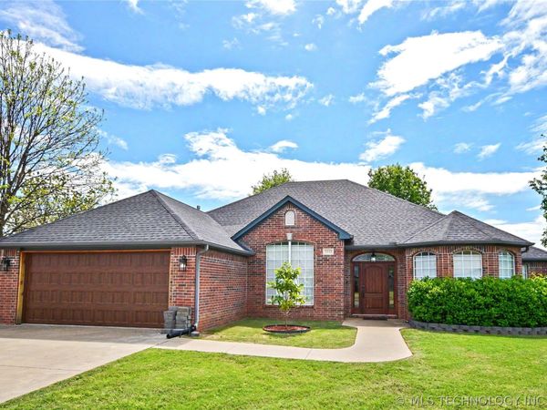 3885 Lexington Avenue , Tahlequah, OK 74464