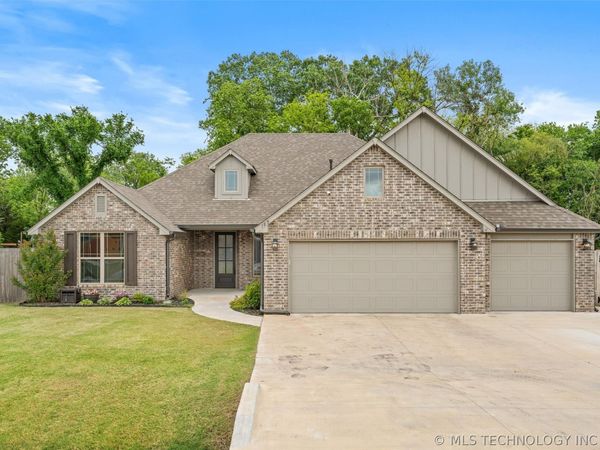 189 N Phillips Street , Skiatook, OK 74070